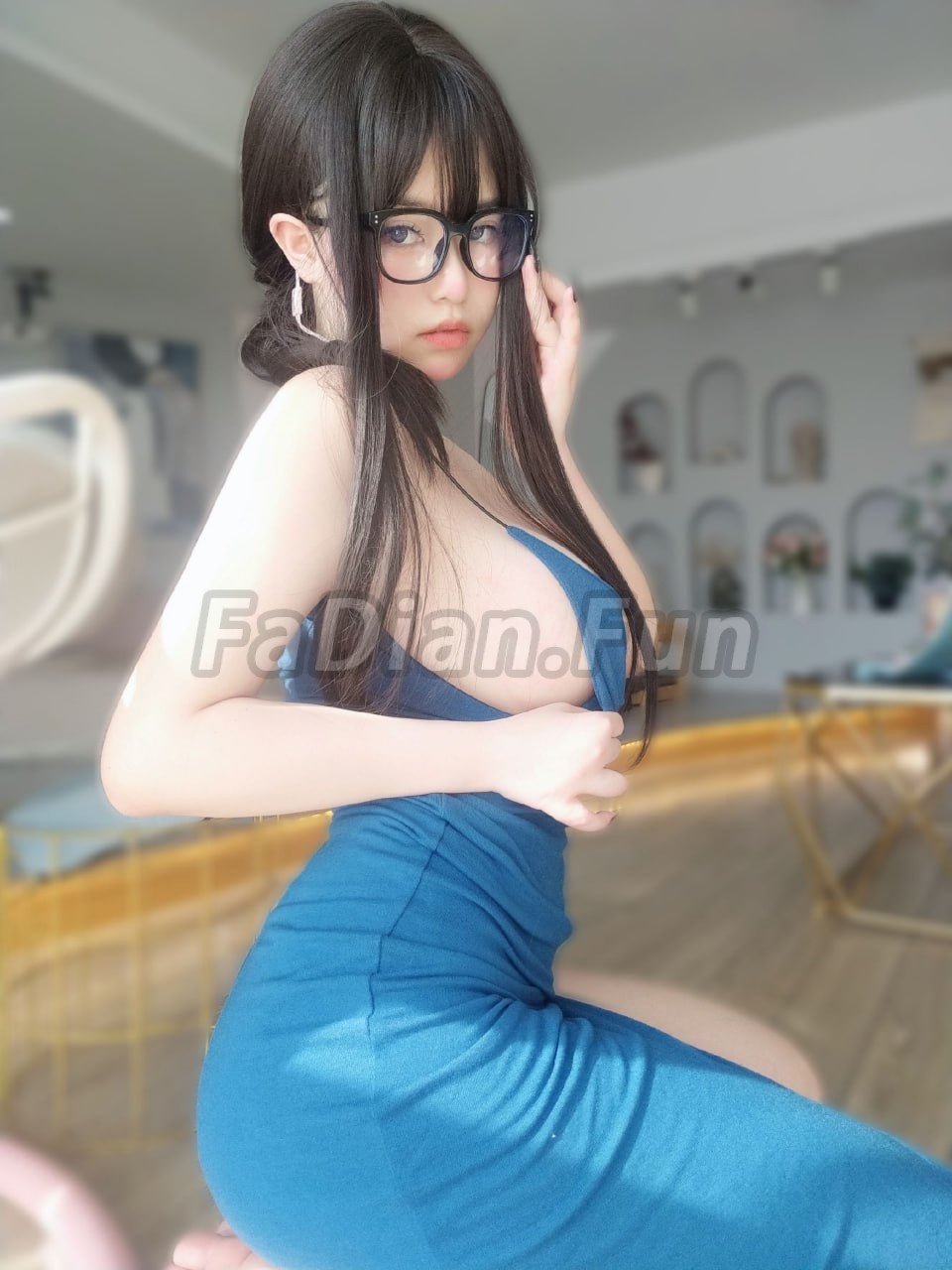 女主K 乘凉的姐姐[92P2V]中的第1张COS预览