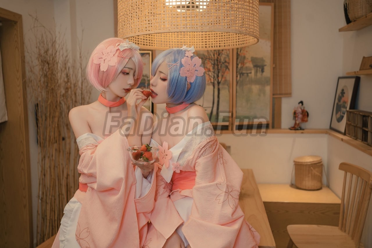 爆机少女喵小吉&花音栗子(金鱼) 双子系列从零开始的女体盛宴[101P/1V]中的第1张COS预览